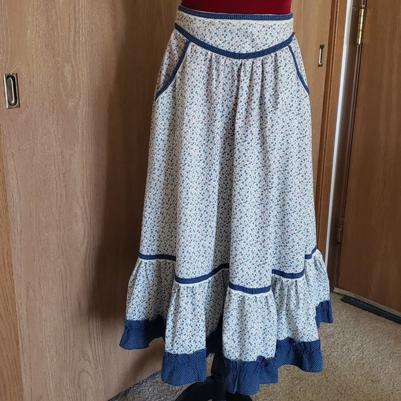 VINTAGE AND LUCITE AND KITSCH, OH MY! - Picture 15 of 16